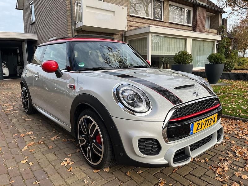Wit (metallic) Gebruikt 2019 Mini John Cooper Works Hatchback | € 26.500 (Goede deal) - Afbeelding 1/4