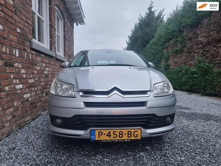 Grijs (metallic) Gebruikt 2005 Citroën C4 Prestige Hatchback | € 850 (Goede deal) - Afbeelding 1/4