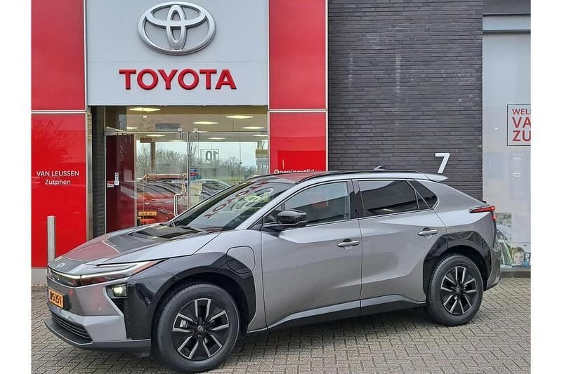 Grijs Nieuw 2026 Toyota bZ4X Executive SUV | € 53.184 (Eerlijke prijs) - Afbeelding 1/1