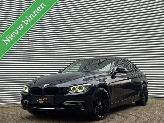Blauw Gebruikt 2013 BMW 328 Comfort Edition Sedan | € 12.950 (Eerlijke prijs) - Afbeelding 1/4
