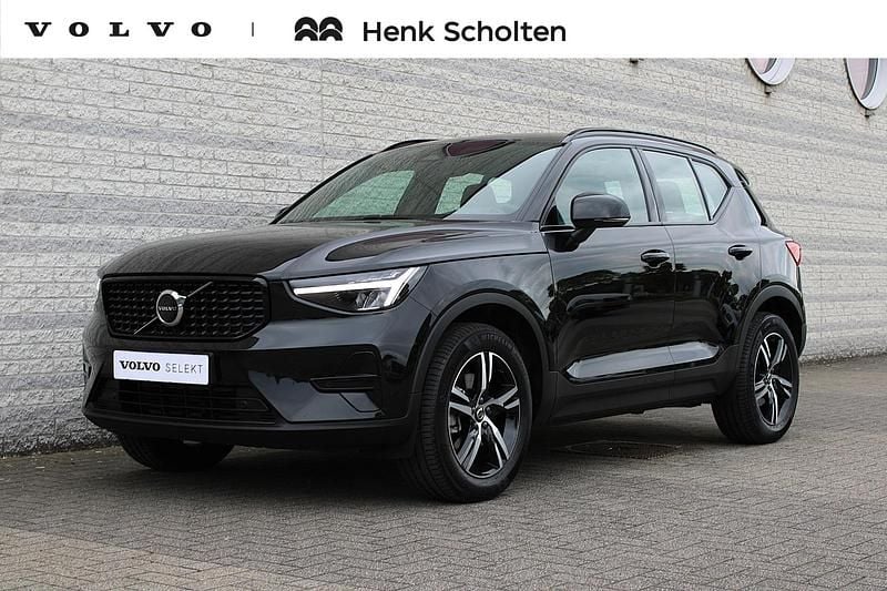 Zwart Gebruikt 2025 Volvo XC40 Plus SUV | € 44.950 (Eerlijke prijs) - Afbeelding 1/3