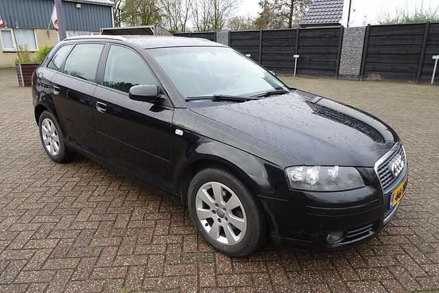 Zwart Gebruikt 2007 Audi A3 Attraction Hatchback | € 2.400 (Goede deal) - Afbeelding 1/4