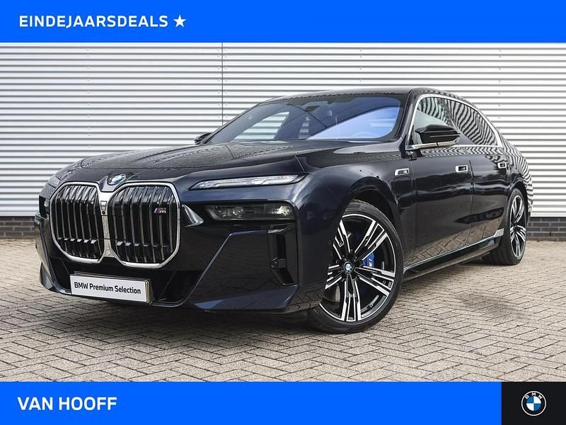 M carbonschwarz (donker zwart metallic) Gebruikt 2023 BMW M760e Executive Sedan | € 96.950 (Goede deal) - Afbeelding 1/4