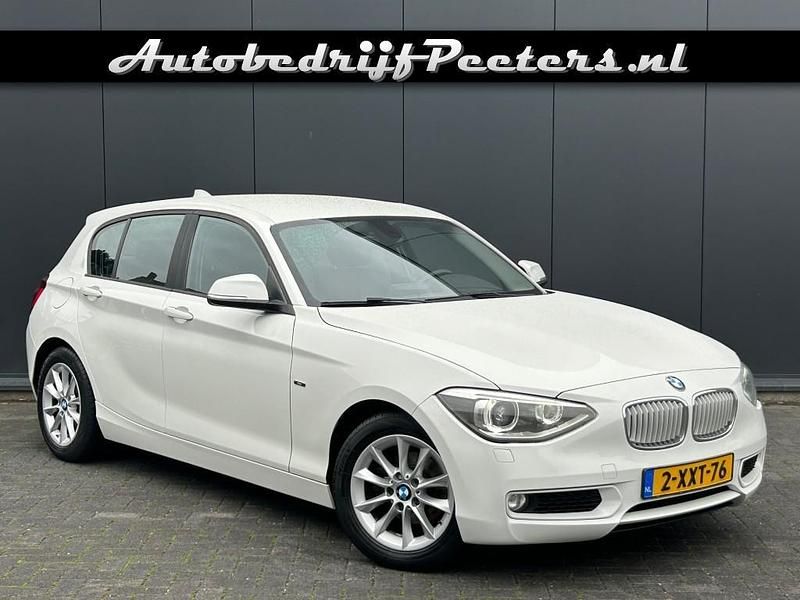 Wit Gebruikt 2014 BMW 116 Hatchback | € 7.950 (Duur) - Afbeelding 1/4