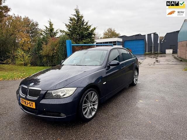 Blauw Gebruikt 2005 BMW 320 Executive Sedan | € 2.250 (Goede deal) - Afbeelding 1/4