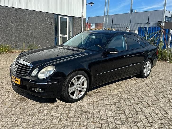 Zwart Gebruikt 2008 Mercedes E200 Avantgarde Sedan | € 5.999 (Iets duurder) - Afbeelding 1/4