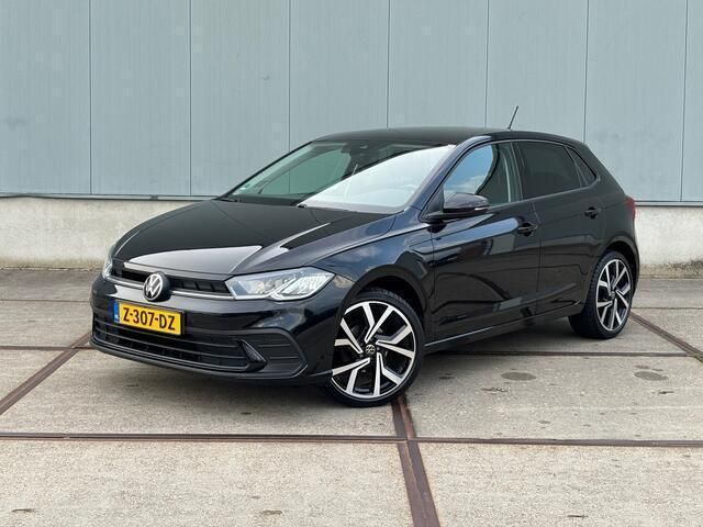 Zwart Gebruikt 2021 VW Polo Highline Hatchback | € 18.250 (Iets duurder) - Afbeelding 1/4
