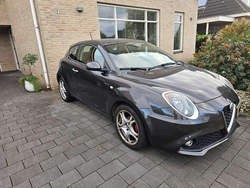 Zwart Gebruikt 2017 Alfa Romeo MiTo Super Hatchback | € 8.900 (Eerlijke prijs) - Afbeelding 1/4