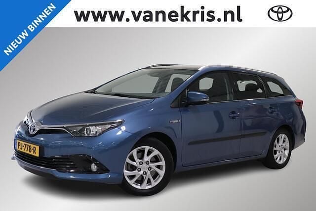 Blauw, metallic lak Gebruikt 2017 Toyota Auris Touring Sports Stationwagen | € 17.999 (Eerlijke prijs) - Afbeelding 1/4