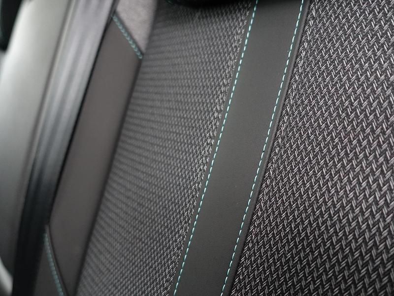 Occasion Peugeot 308 Business-Line 131 PK (96 kW) 2022 Groen metallic Hatchback