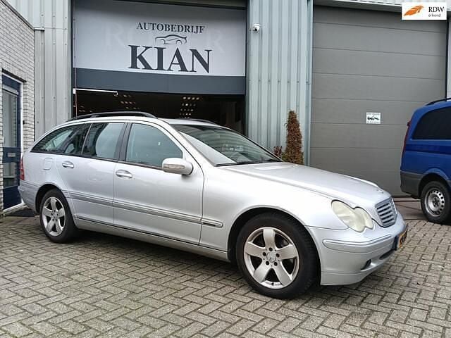 Grijs Occasion 2004 Mercedes C200 Elegance Stationwagen | € 1.650 (Goede deal) - Afbeelding 1/4