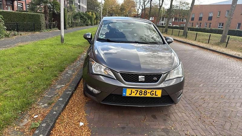 Grijs Gebruikt 2016 Seat Ibiza FR MPV | € 4.000 - Afbeelding 1/4