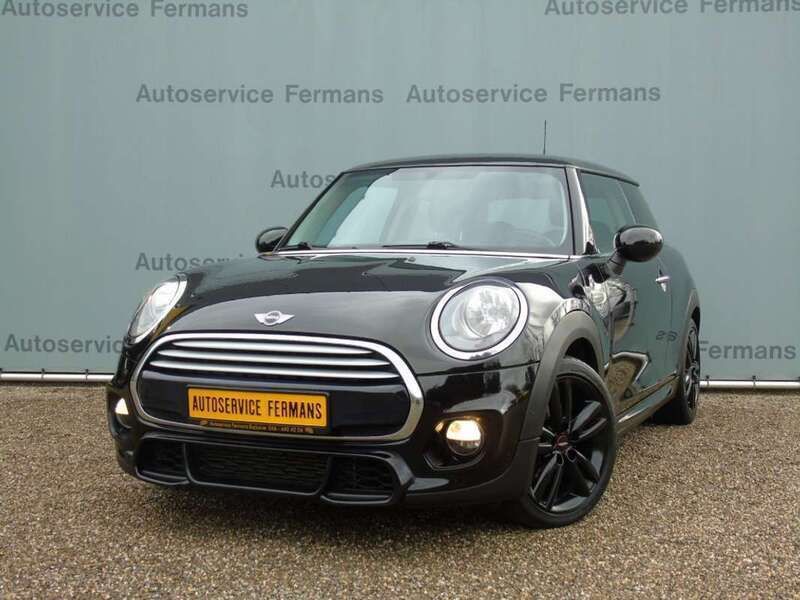 Zwart, metallic lak Gebruikt 2015 Mini Cooper D Hatchback | € 11.950 - Afbeelding 1/4