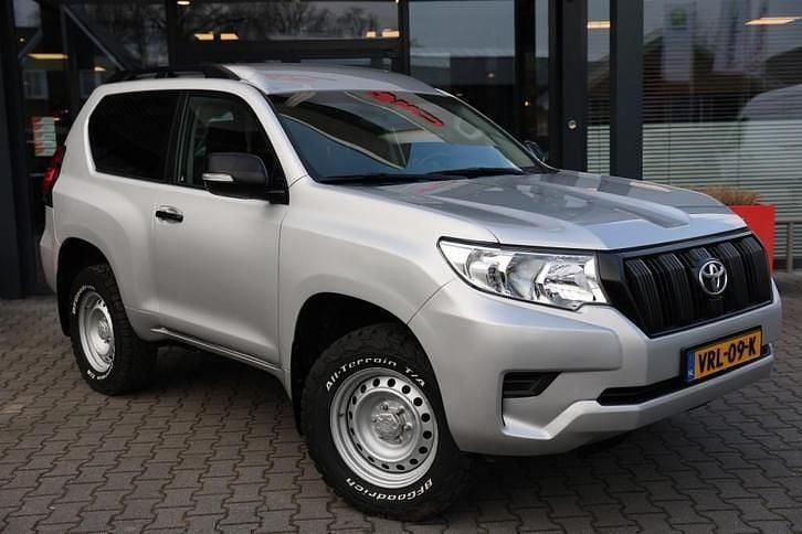Occasion Toyota Land Cruiser Comfort 204 PK (150 kW) 2023 Zilver (metallic) Hatchback