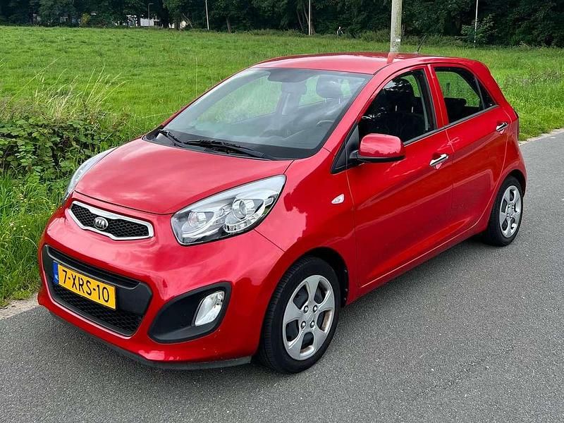 Rood Occasion 2014 Kia Picanto Hatchback | € 8.099 (Eerlijke prijs) - Afbeelding 1/4