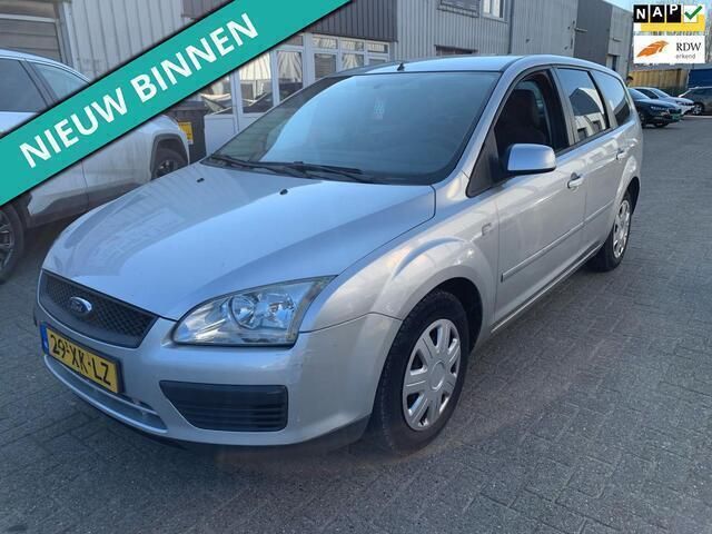 Grijs, metallic lak Gebruikt 2007 Ford Focus Trend Stationwagen | € 999 (Eerlijke prijs) - Afbeelding 1/2