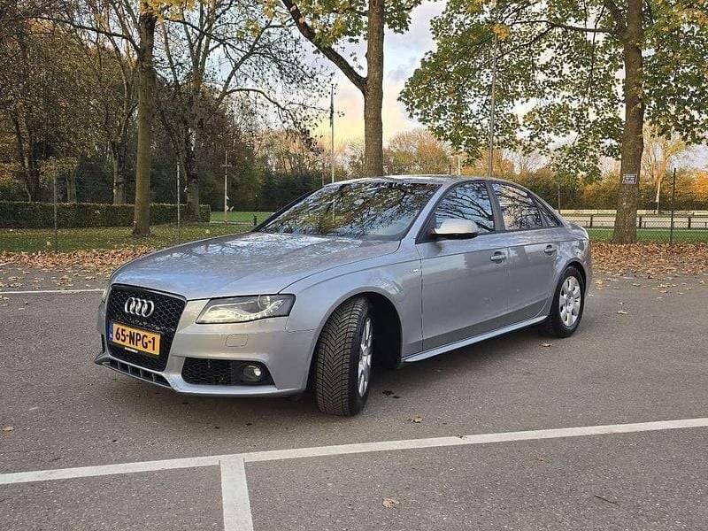 Grijs Gebruikt 2010 Audi A4 S-Line Sedan | € 5.900 (Eerlijke prijs) - Afbeelding 1/4