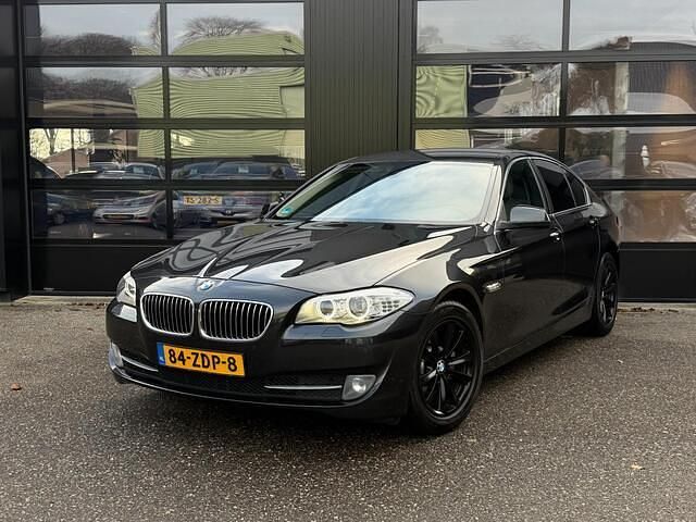 Grijs Occasion 2012 BMW 520 Executive Sedan | € 13.999 (Eerlijke prijs) - Afbeelding 1/4
