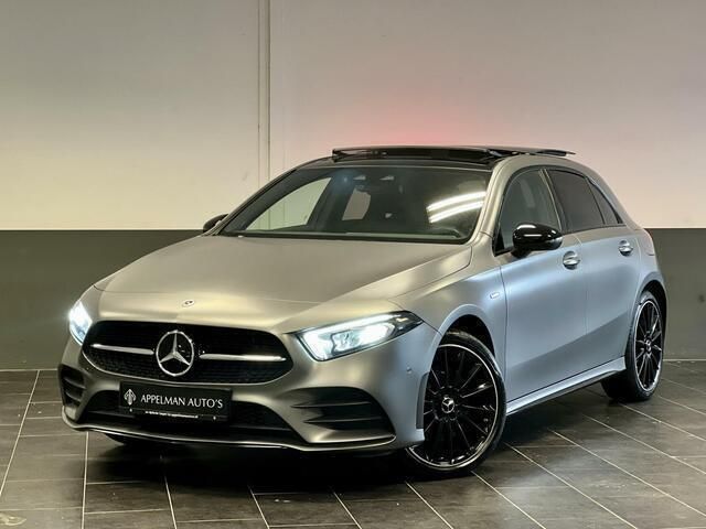 Grijs Gebruikt 2020 Mercedes A250 AMG Hatchback | € 37.995 - Afbeelding 1/4