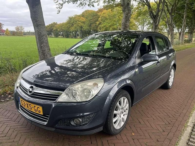 Grijs Gebruikt 2007 Opel Astra Hatchback | € 1.250 (Eerlijke prijs) - Afbeelding 1/4