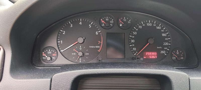 Grijs Gebruikt 2001 Audi A6 Sedan | € 1.650 (Goede deal) - Afbeelding 1/4