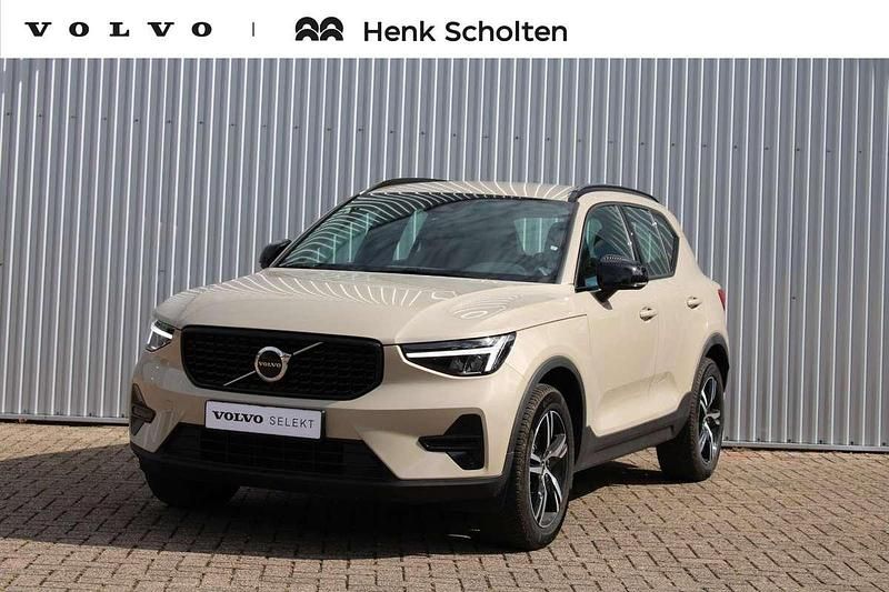 Bruin Occasion 2024 Volvo XC40 Plus SUV | € 39.750 (Eerlijke prijs) - Afbeelding 1/3
