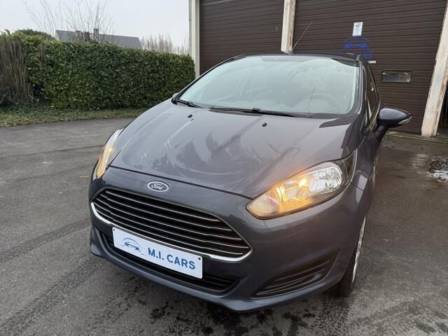 Grijs Gebruikt 2015 Ford Fiesta Trend Hatchback | € 5.950 (Goede deal) - Afbeelding 1/4
