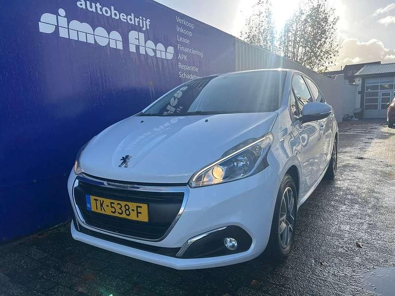 Wit (metallic) Gebruikt 2018 Peugeot 208 Hatchback | € 6.745 (Goede deal) - Afbeelding 1/4