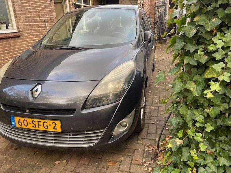 Grijs Gebruikt 2011 Renault Scénic III Bose Edition MPV | € 1.750 - Afbeelding 1/4