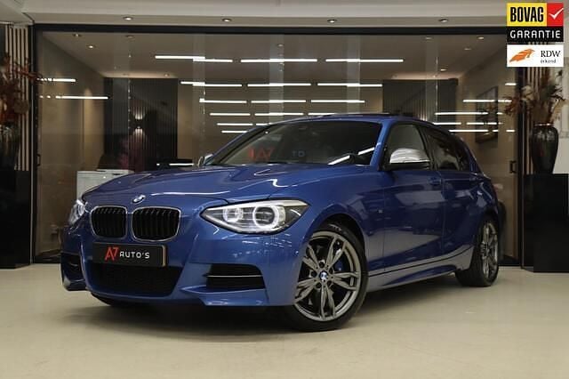 Blauw Occasion 2014 BMW M135 Executive Hatchback | € 21.950 (Eerlijke prijs) - Afbeelding 1/4