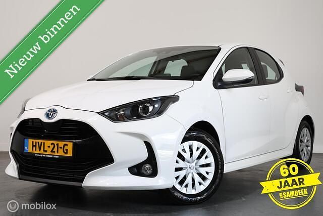 Wit Gebruikt 2024 Toyota Yaris Business Edition Hatchback | € 22.400 (Goede deal) - Afbeelding 1/4