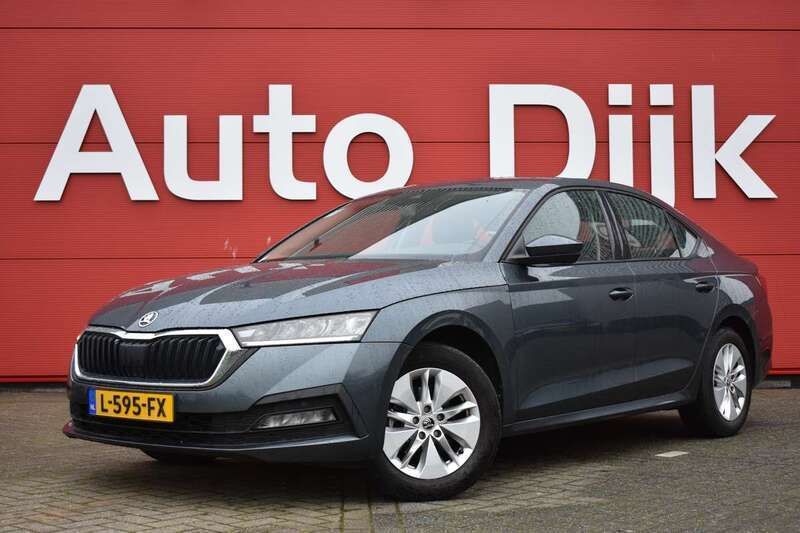 Grijs Gebruikt 2021 Skoda Octavia Business Line Hatchback | € 14.950 (Goede deal) - Afbeelding 1/4