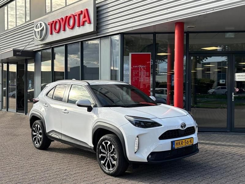 Wit Occasion 2025 Toyota Yaris Cross SUV | € 30.495 (Eerlijke prijs) - Afbeelding 1/4
