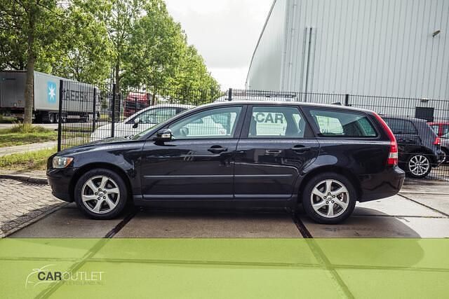Zwart Occasion 2006 Volvo V50 Stationwagen | € 2.449 (Eerlijke prijs) - Afbeelding 1/4