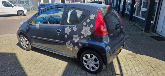 Occasion Peugeot 107 Urban Move 68 PK (50 kW) 2010 Grijs Hatchback