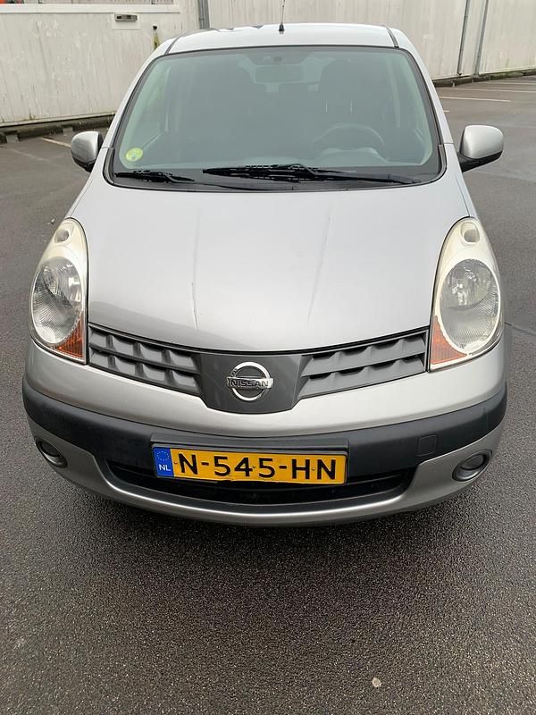 Grijs (metallic) Occasion 2007 Nissan Note Pure MPV | € 2.950 (Eerlijke prijs) - Afbeelding 1/4