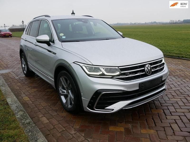 Zilver Occasion 2021 VW Tiguan Business+ SUV | € 24.200 (Super prijs) - Afbeelding 1/3