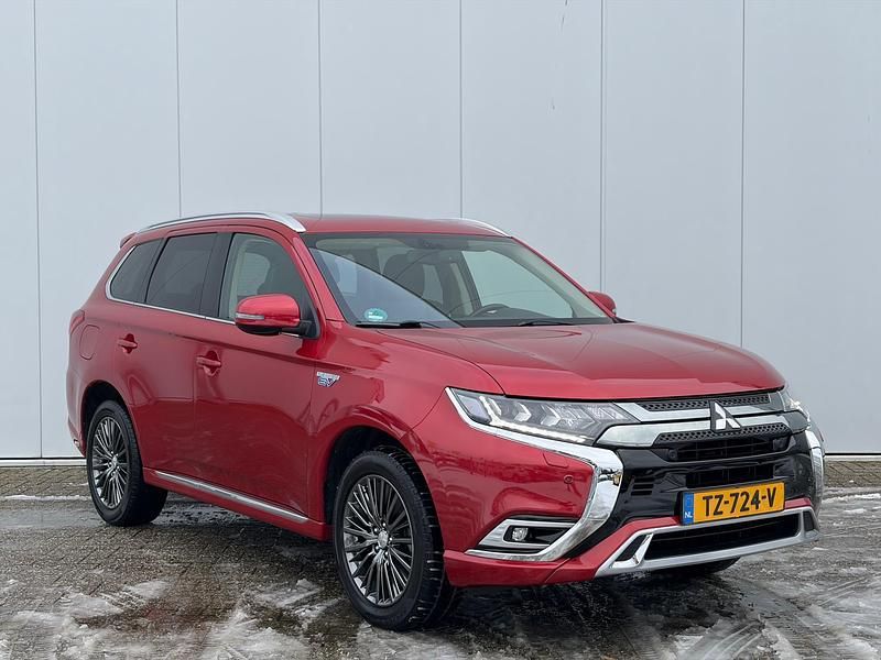 Occasion Mitsubishi Outlander Intense+ 135 PK (99 kW) 2018 Rood SUV