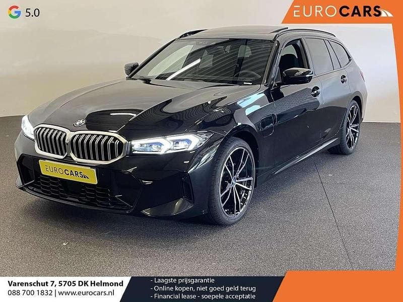 Zwart, metallic lak Gebruikt 2024 BMW 330e Comfort Edition Stationwagen | € 51.240 (Goede deal) - Afbeelding 1/4