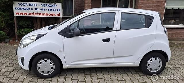 Wit Occasion 2012 Chevrolet Spark LS Hatchback | € 2.499 (Eerlijke prijs) - Afbeelding 1/4