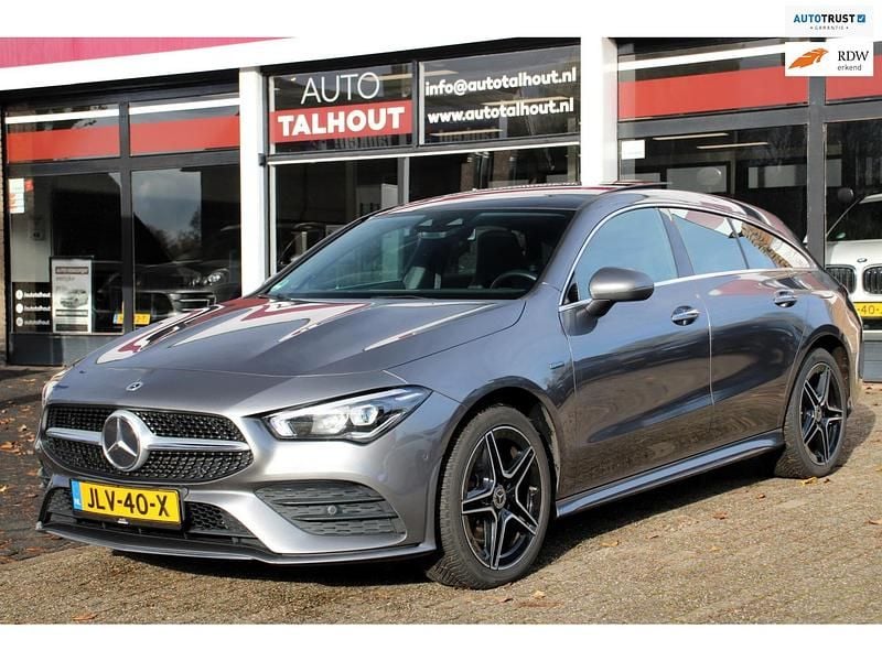 Grijs Gebruikt 2020 Mercedes CLA250 Business Sedan | € 27.950 (Eerlijke prijs) - Afbeelding 1/4