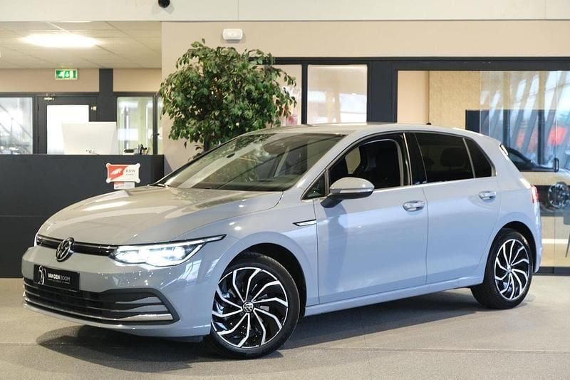Grijs Occasion 2020 VW Golf VIII Style Hatchback | € 19.950 (Eerlijke prijs) - Afbeelding 1/4