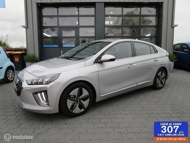 Grijs Gebruikt 2020 Hyundai Ioniq Premium Sedan | € 18.950 (Goede deal) - Afbeelding 1/4
