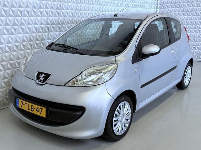 Grijs (metallic) Gebruikt 2007 Peugeot 107 Hatchback | € 999 (Super prijs) - Afbeelding 1/4