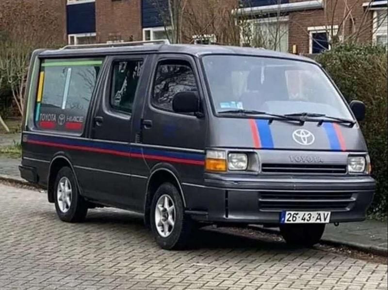 Grijs Gebruikt 1993 Toyota HiAce MPV | € 6.000 - Afbeelding 1/4