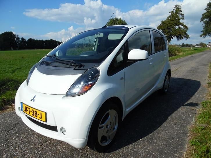 Wit (metallic) Gebruikt 2011 Mitsubishi i-MiEV Hatchback | € 4.195 - Afbeelding 1/4