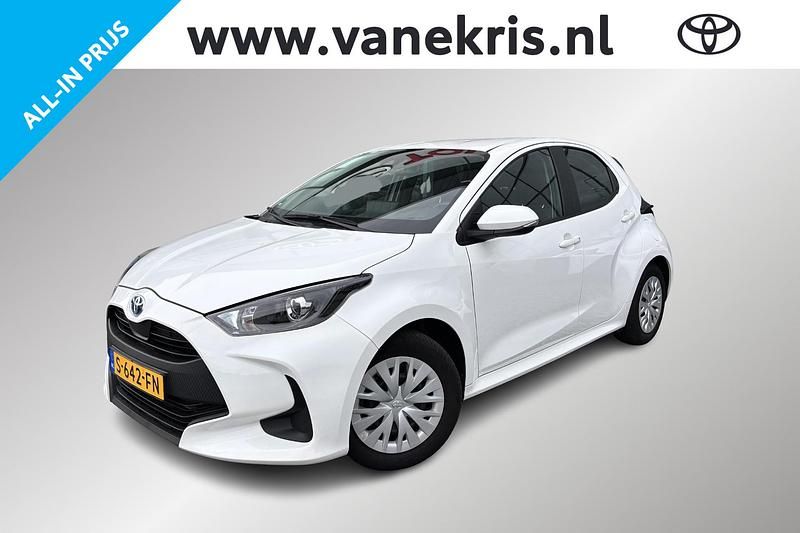 Wit Gebruikt 2022 Toyota Yaris Hybrid Active Hatchback | € 20.900 (Eerlijke prijs) - Afbeelding 1/4