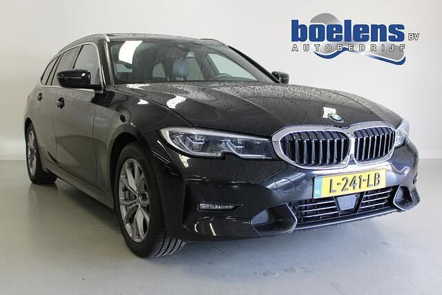 Zwart Gebruikt 2021 BMW 330 Stationwagen | € 21.689 (Goede deal) - Afbeelding 1/4