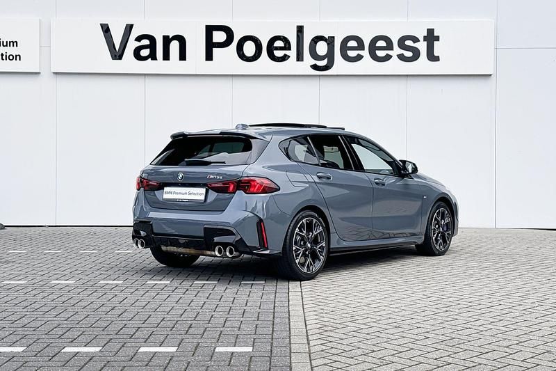 Occasion BMW M135 Comfort Edition 300 PK (220 kW) 2025 Grijs Hatchback