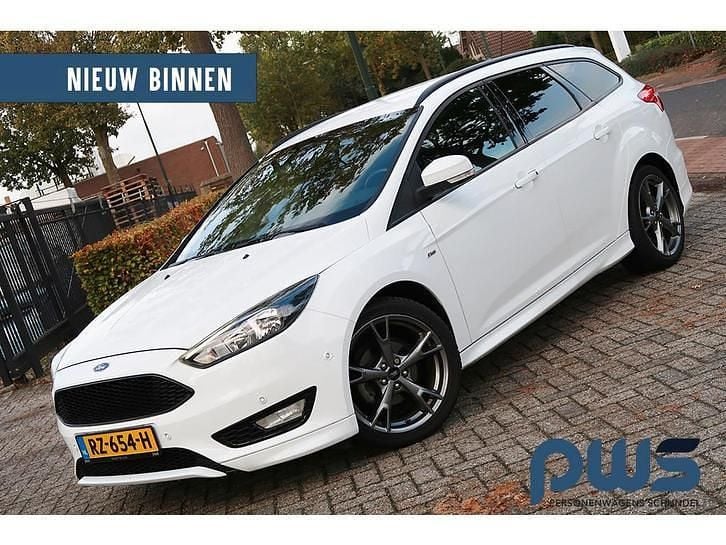 Wit Gebruikt 2018 Ford Focus ST-Line Stationwagen | € 10.950 (Super prijs) - Afbeelding 1/1